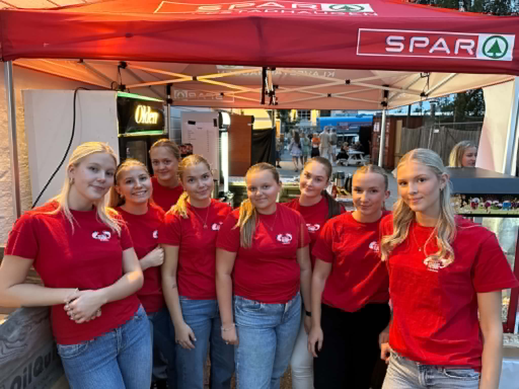 Rekefesten med mat og dans