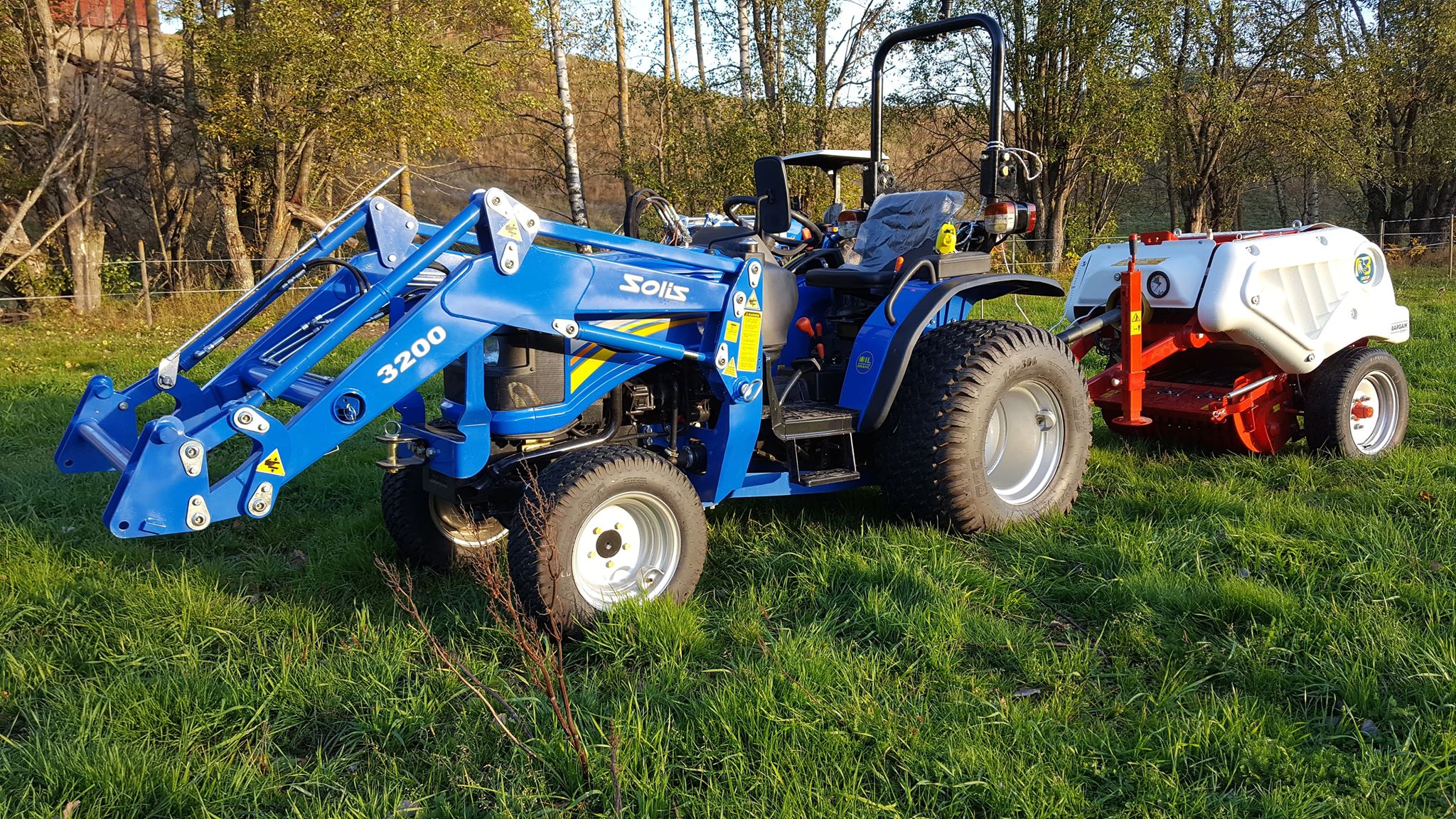 Solis 3200 traktor med Bargam minipresse