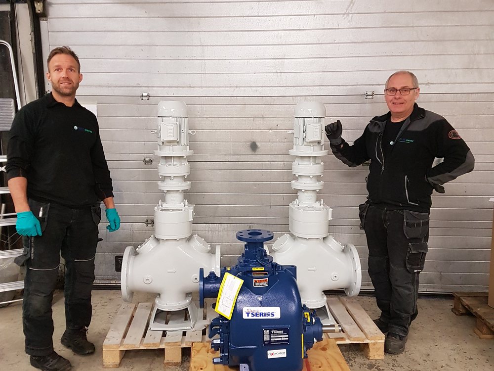 Turoteknikk serviceteam på verkstedet med pumper klare for levering