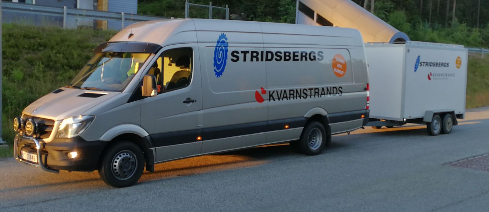 Servicebilen til Kvarnstrands & Stridsbergs henter og leverer verktøy hos kunder