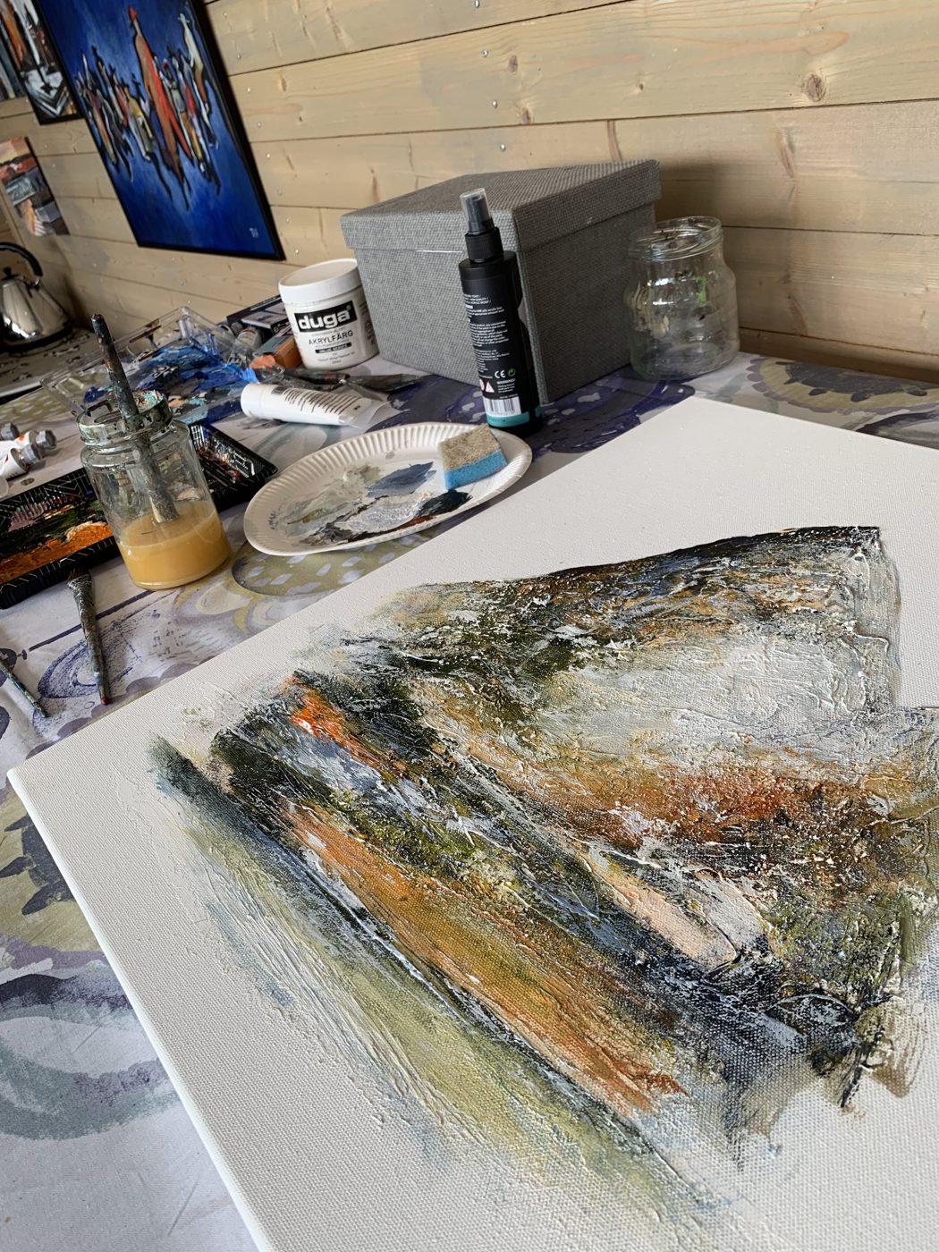 Maleri under arbeid på malekurs i atelieret til Art of Mountain