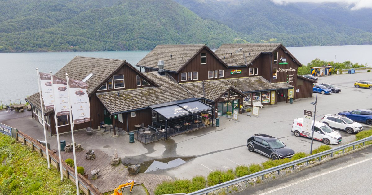 Åkrafjordtunet sett frå lufta