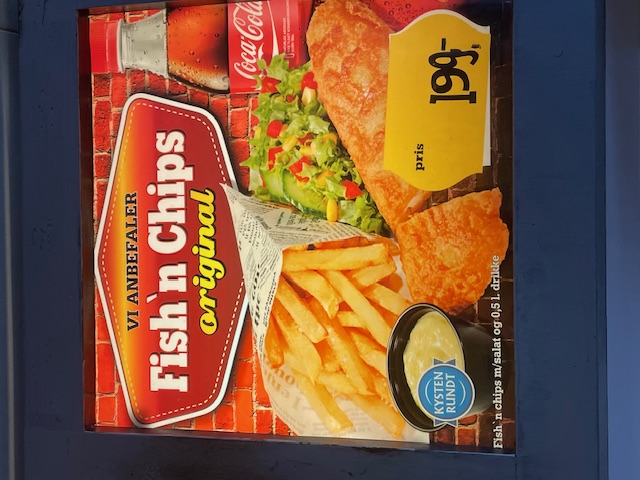 Fish n Chips Original – sprø fisk med pom.frites, salat og 0,5 l. drikke