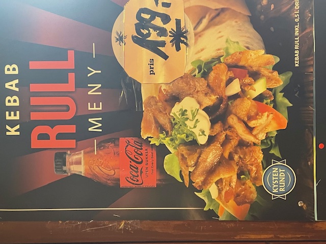 Kebab Rull Meny – stor kebab i lefse med grønnsaker og dressing, inkl. 0,5 l. drikke