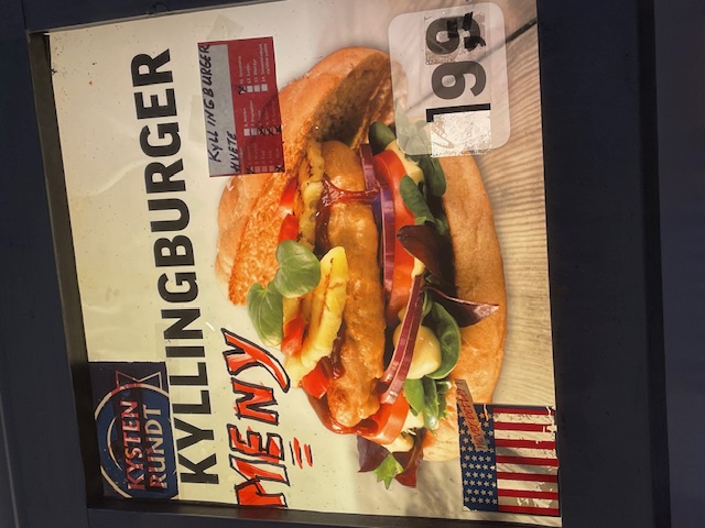 Kyllingburger Meny – sprø kyllingburger med paprika, løk og friske grønnsaker