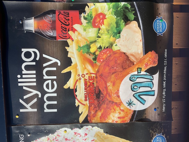 Kylling Meny – halv kylling med salat, pom.frites og 0,5 l. drikke