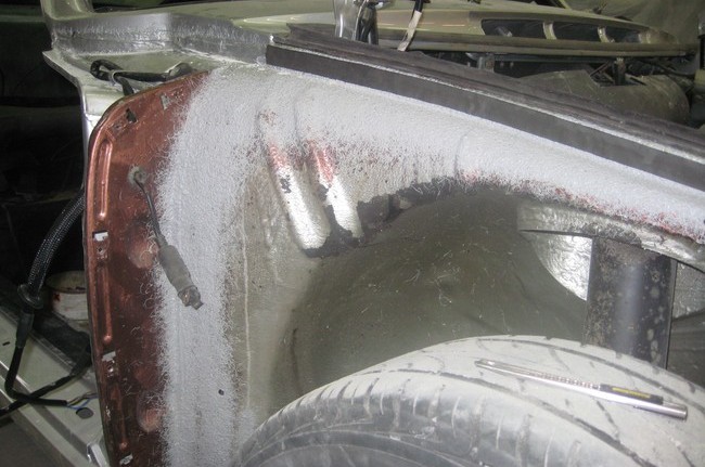 Bilarbeidseksempel – biloppretting og lakkering