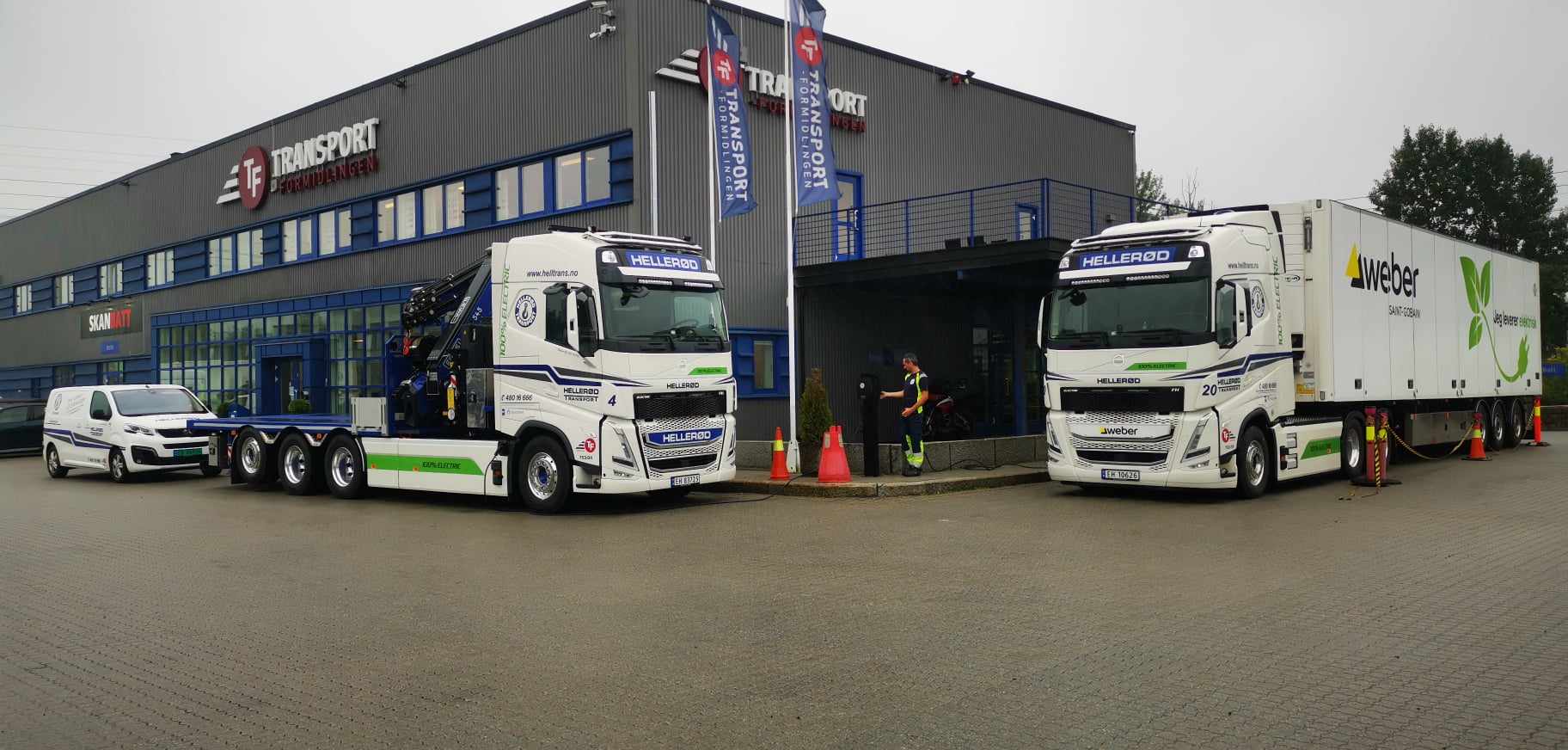 Kranbil fra Hellerød Transport AS i arbeid