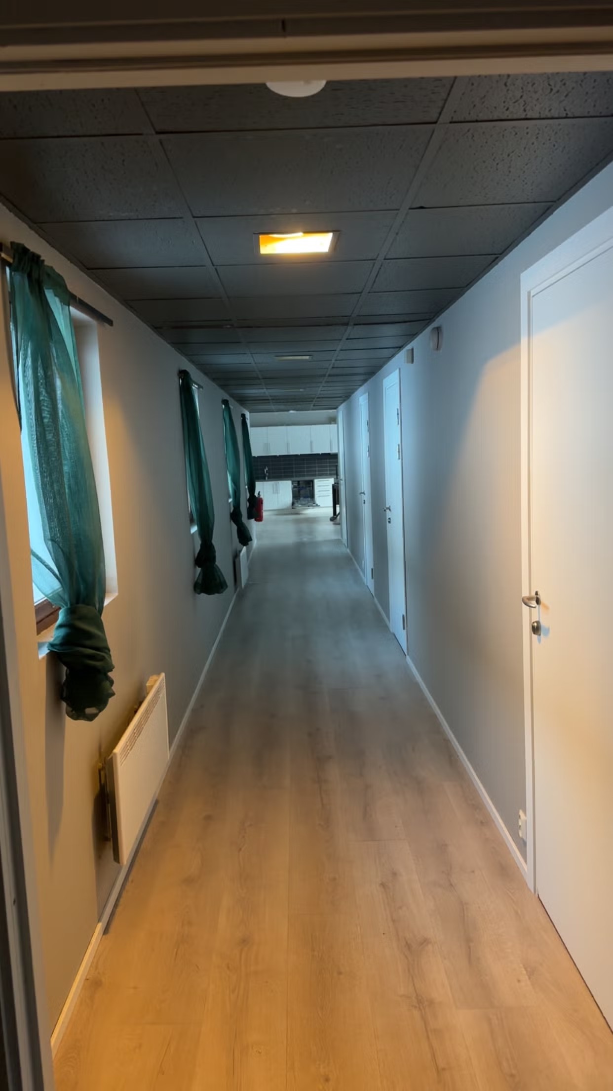 Korridor med rom i leilighetsbygget på Gyrihaugen Hol