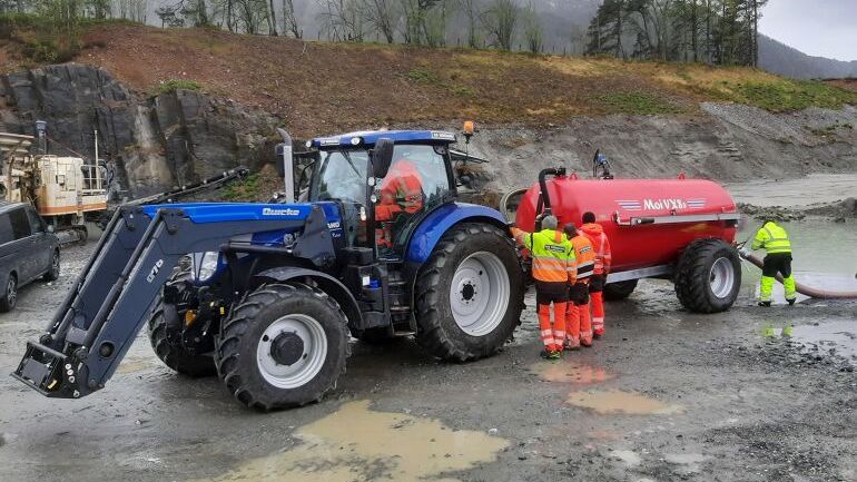 AS Norsand traktor – New Holland og Massey Ferguson med frontlastar