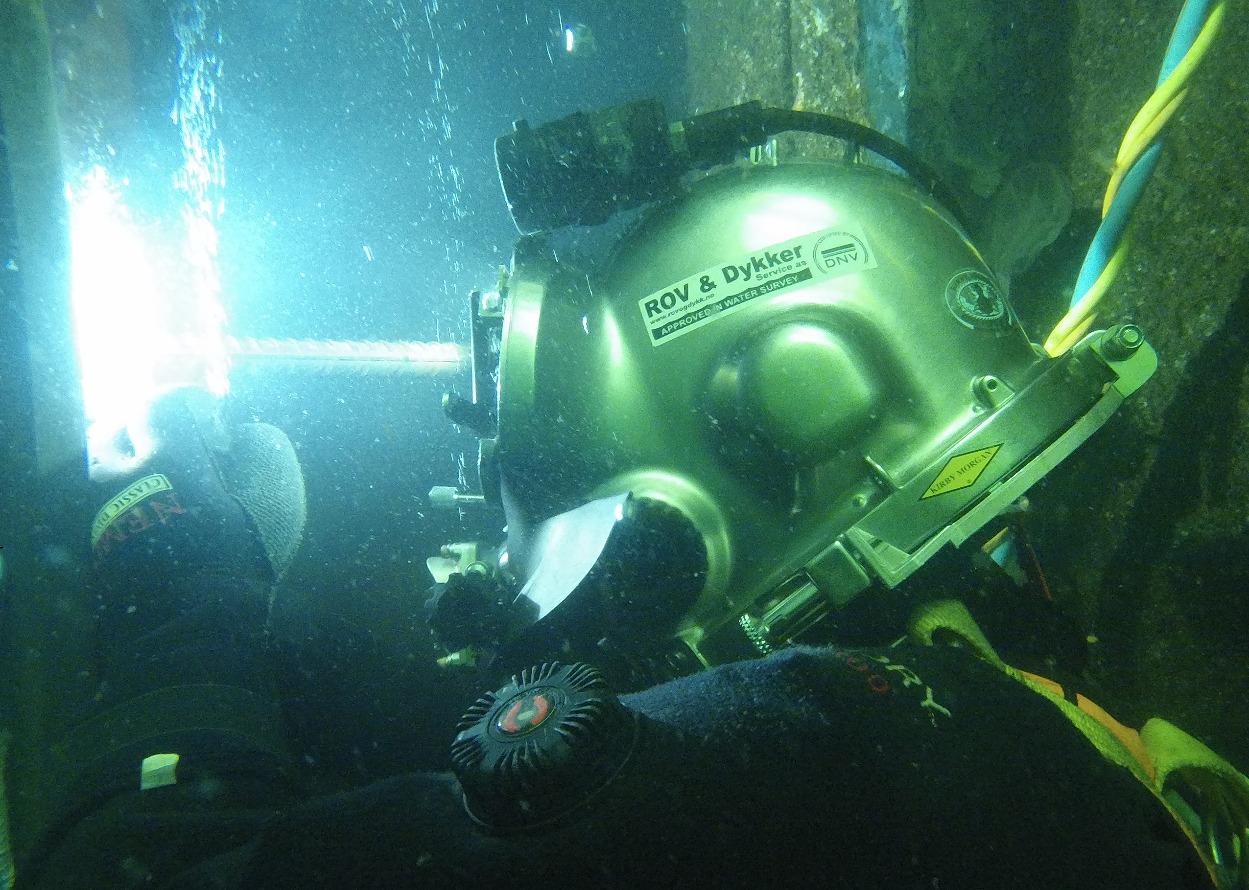 Propellpolering og skrogrengjøring – arbeidsdykker, ROV og Dykker Service