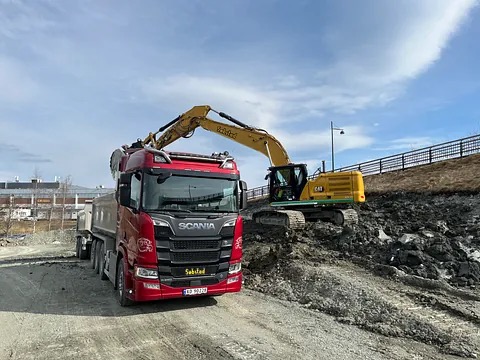 Massetransport – lastebil med grus og pukk