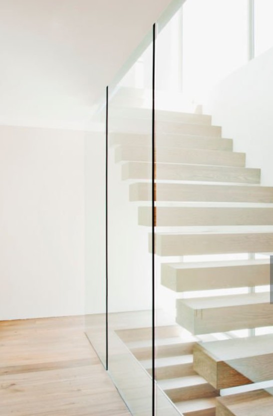 Minimalistisk glassrekkverk