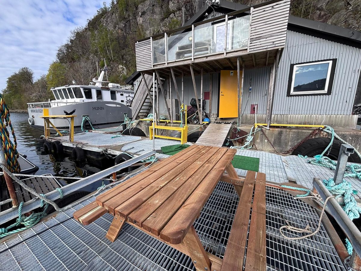 Overnatting på flåten i Rosfjorden ved Lyngdal