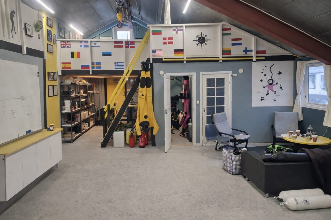 Verksted og utstyrsrom hos Lyngdal Sjøbase