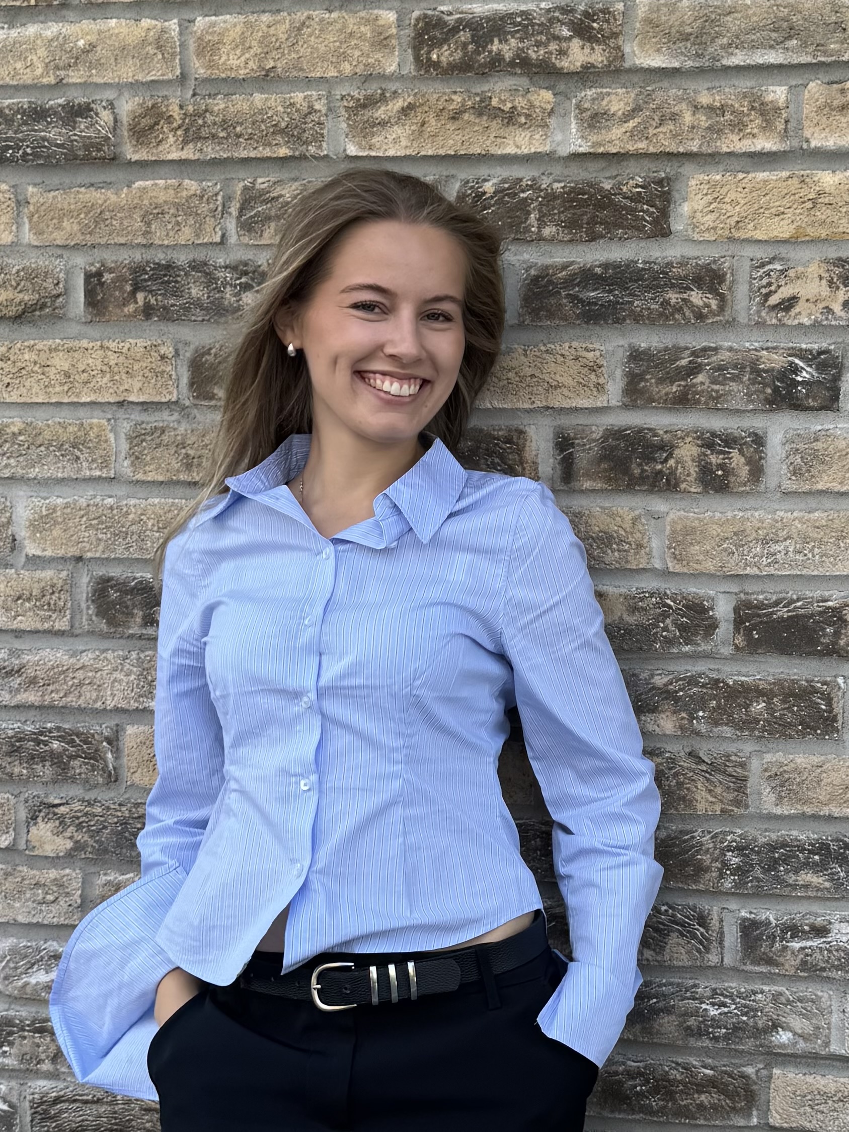 Dina Holst-Larsen