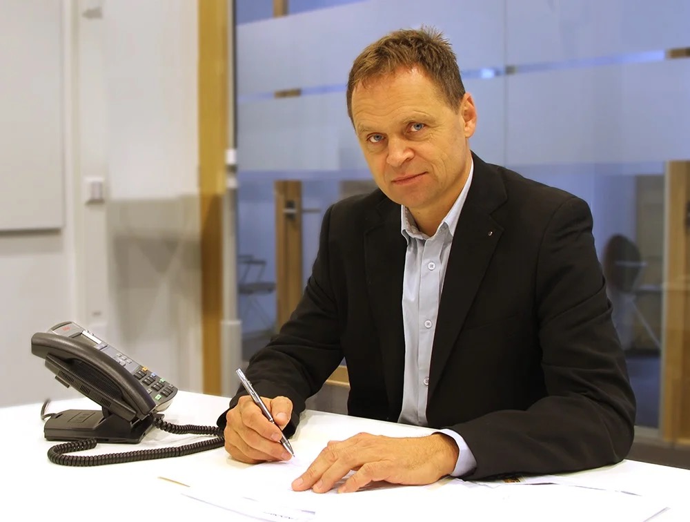 Advokat Halgeir Verdal på kontoret i Mandal