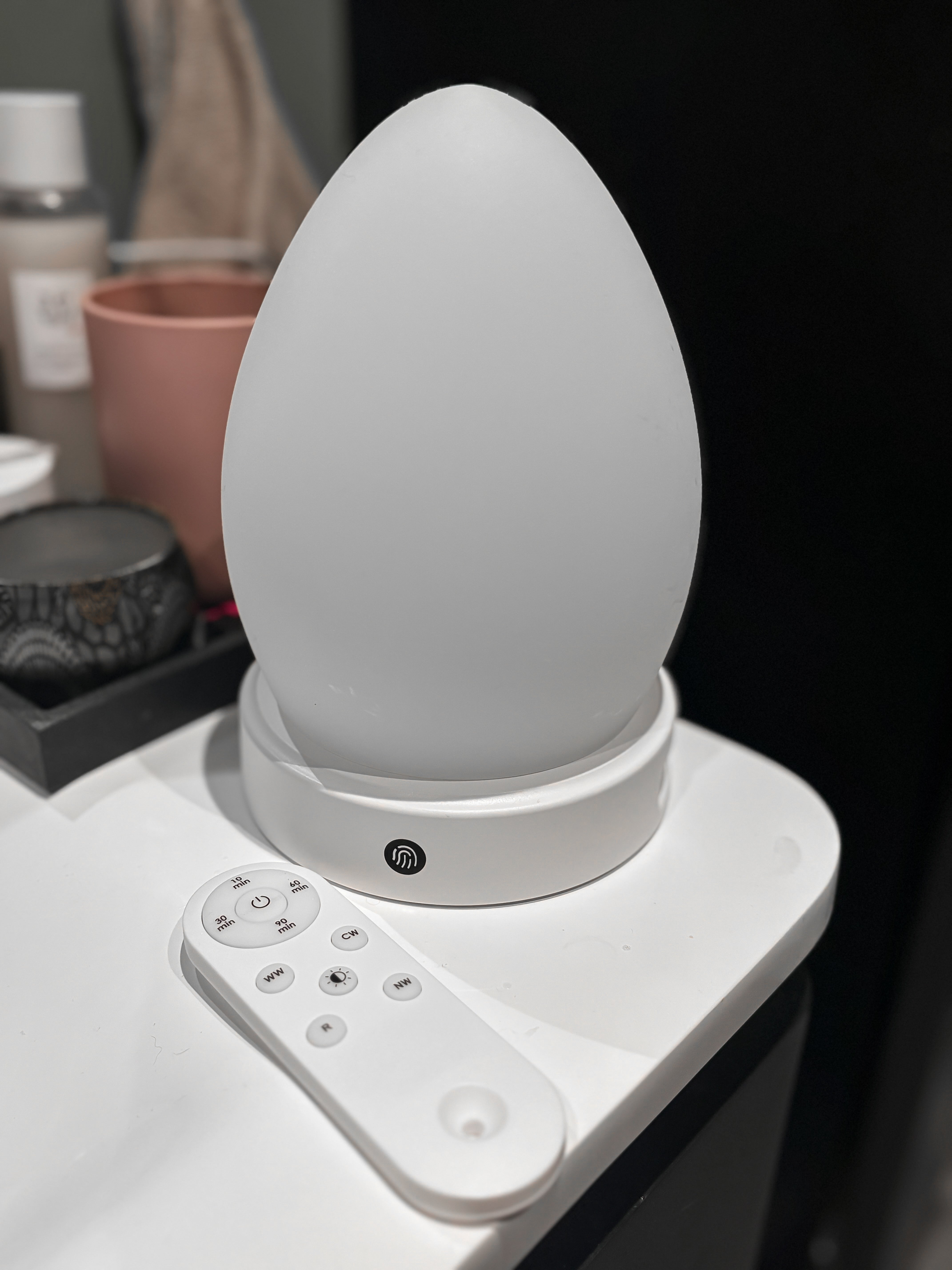 Redly Care Lampen – eggformet rødlyslampe fra Lightnor