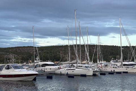 Boat moorings at Hankø Hotell & Spa Gjestehavn, photographed by Erling Holst-Larsen