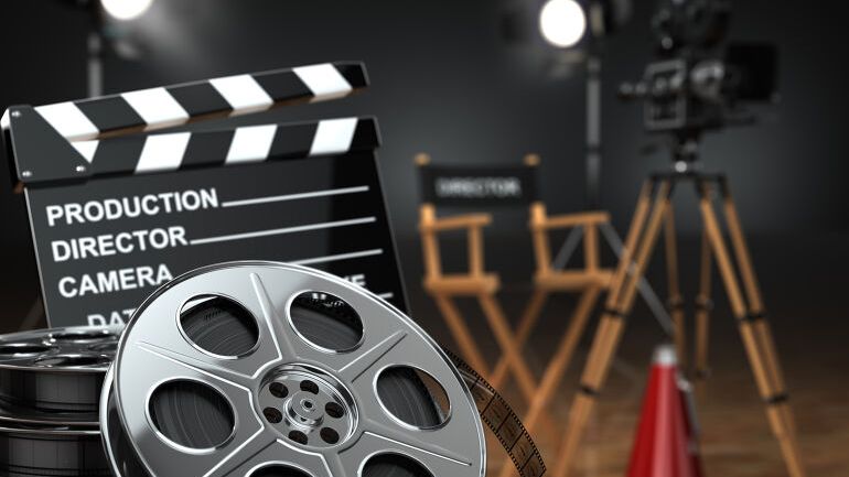 Filmklapper, filmruller og kamera – utstyr til film- og tv-produksjon