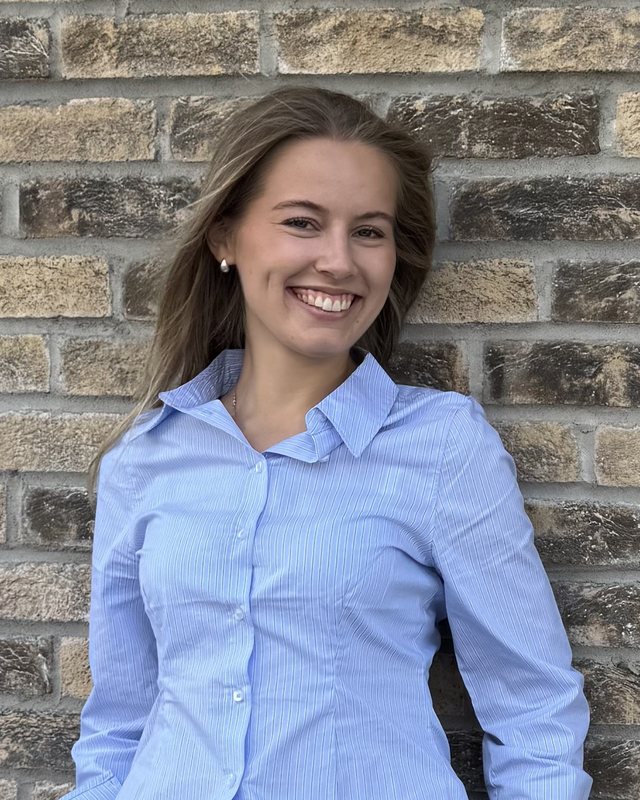 Dina Holst-Larsen