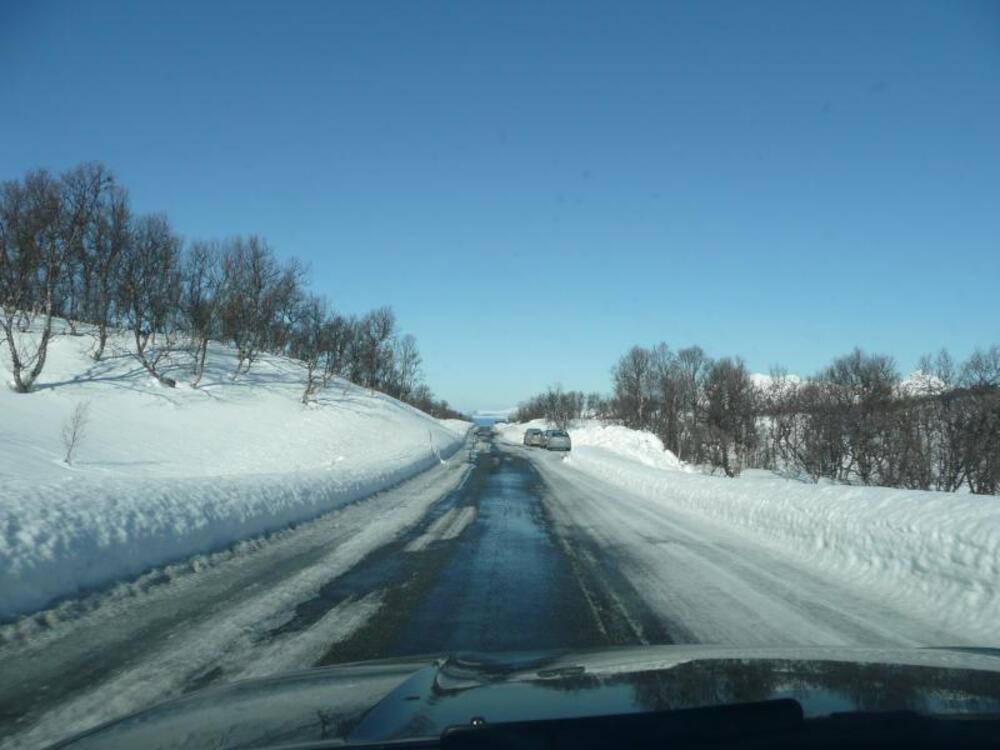 Ikke så mye folk på fjellet i dag, Har vel kanskje noe med at det er et dårlig skiføre pga. råtten snø.