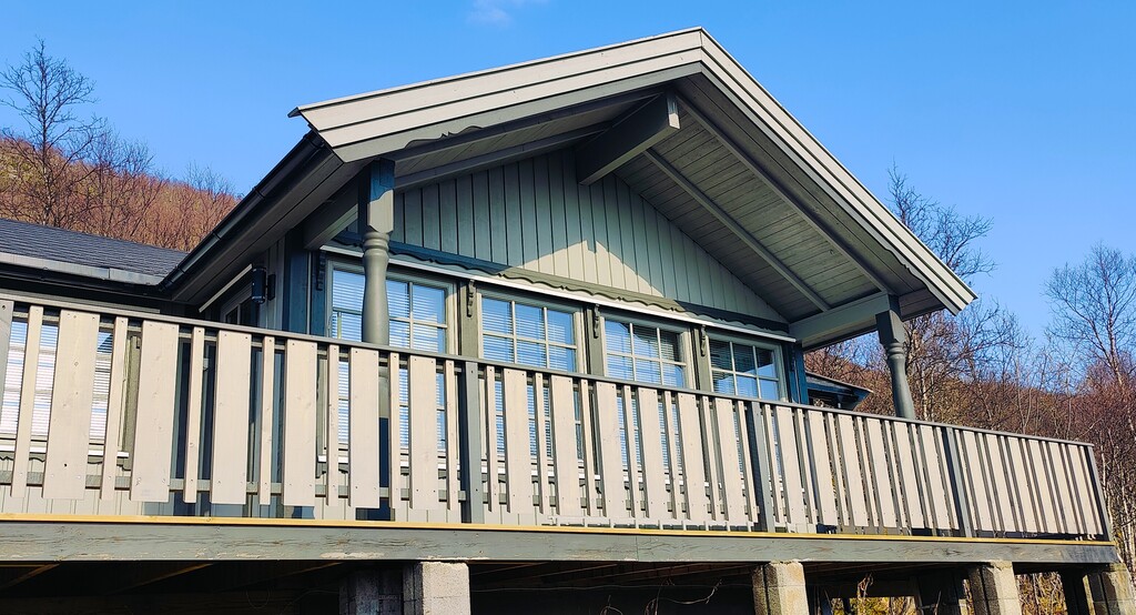 🔨 Renovering av rekkverk på hytte nær Tromsø