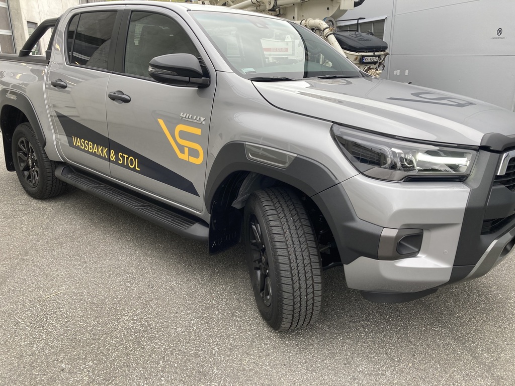 Vassbakk & Stol // x12 Toyota Hilux 12.23