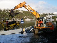 Røssvolldemningen en fin høstdag i 2008: Rigging og klargjøring til boring.