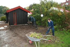 2010 - Opparbeidelse av terreng rundt boden