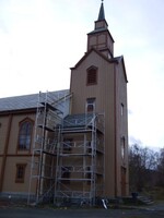 Restaurering av skifertak ved Gildeskål hovedkirke.