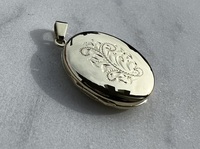 Oval medaljong gravert