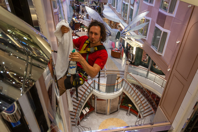 Tilkomstteknikker vasker heisanlegg for Colorline