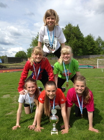 Jentegruppa i Bøkeskogstafetten