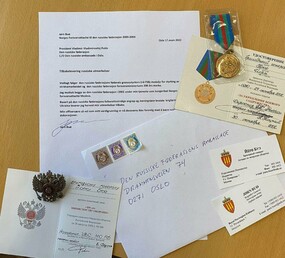 Leverte tilbake medaljer