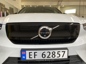Laastad & Co. // Volvo c40 Chrome delete/xc40 helfoliering front