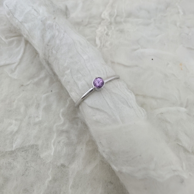 Hvittgull ring rosa safir