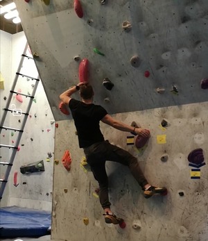 Andreas Eckhoff klatrer