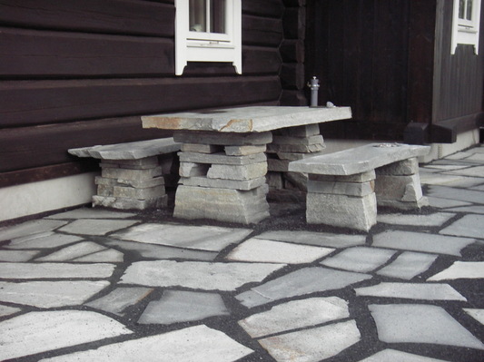 Naturstenmur – Budor, Løten