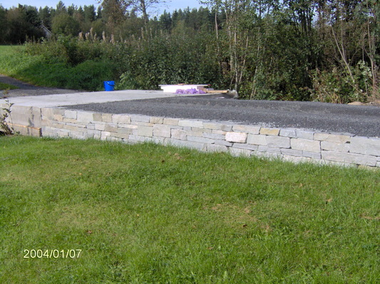 10-30 skiferstein – støttemur Løten