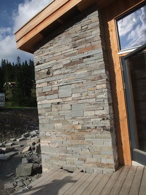 Hytte Sjusjøen – skifer detalj