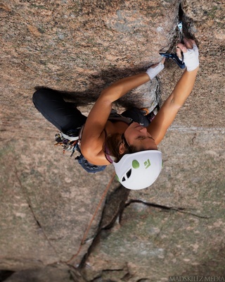 Innføring i naturlige sikringer – trad-klatring på klippe