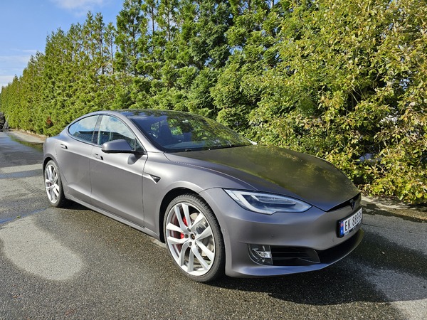 Haugesund Lakksenter // Tesla MS Helfoliering 3M 2080 Satin Dark Grey 9.24