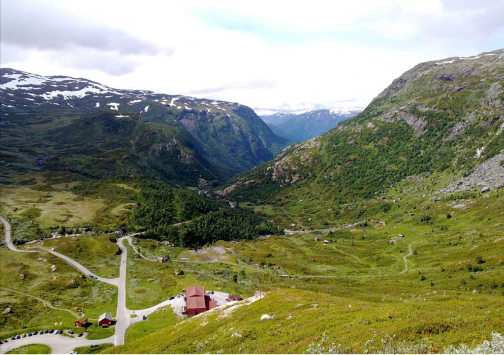 Utsikt ned til Turtagrø