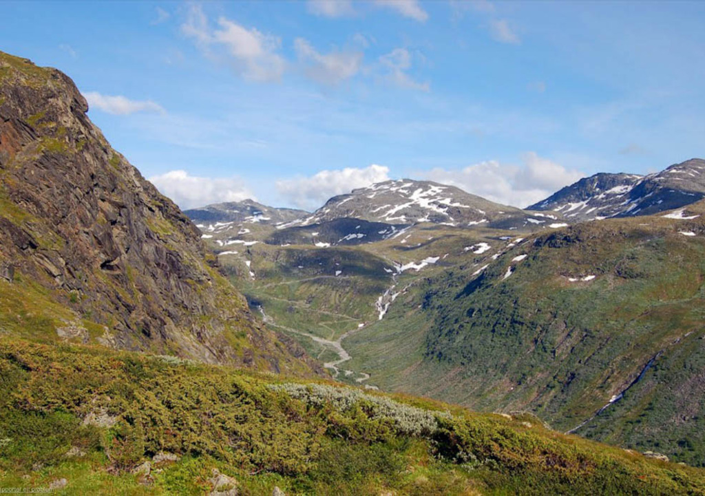 Utsikt frå Øvre Oskarshaug mot Helgedalsbotn