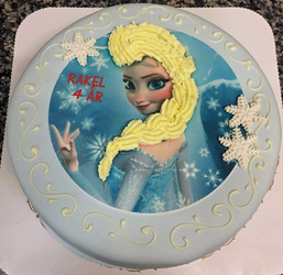 Bildekake med lyseblå marsipan og bilde av Elsa fra filmen Frost 