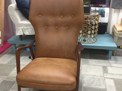 50-talls lenestol trukket med møbelhud