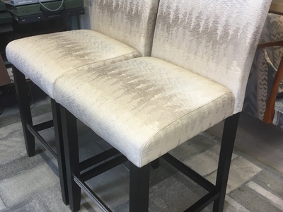 Barstoler trukket i dette lekre stoffet fra Missoni