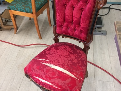 FØR: Spisestuestoler før omtrekking