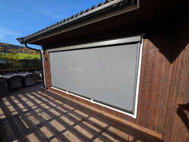 Zipscreen NS 100, DB 703 profiler
Screenduk Serge 001010 1%
Bredde 3.90  Høyde 1.85